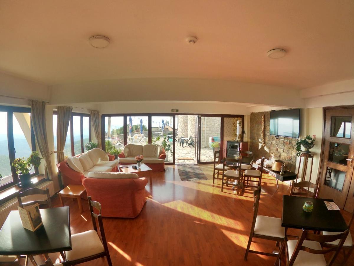 Hotel Isaraiko Spiti Agia Theodora Isaris Ngoại thất bức ảnh